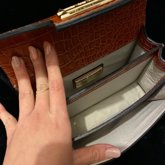 Can be a hand bag or crossbody - Picture 6 of 6